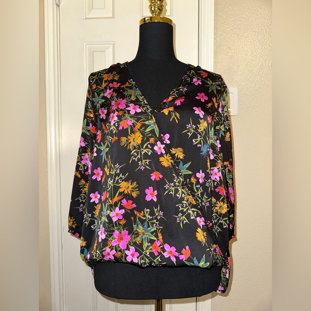 Ava & Aiden Women's Black Floral Silky Bubble Hem Top Size S Long Sleeve Hi-Low